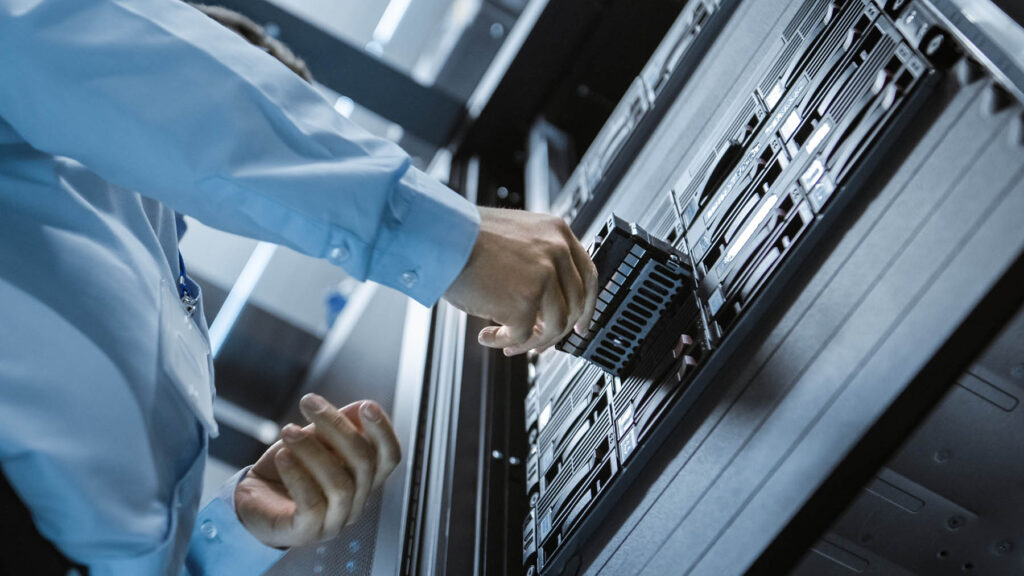 Manutenzione server aziendali, assistenza con esperti